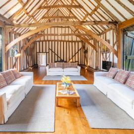 Huge 400 year old barn with snooker table - Black Swan Barn
