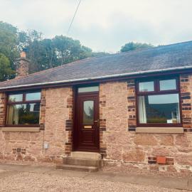 Roos Cottage, hotell i Ellon