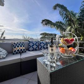 SAMUI SABAI HOUSE 3 with terrace and sea view – hotel w mieście Plai Laem