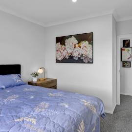 Modern private room with shared cozy living: Hawera şehrinde bir otel