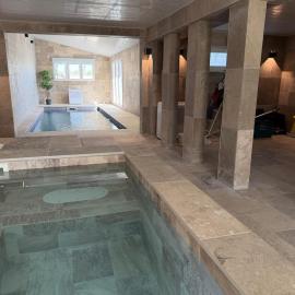 Gite en Champagne - Piscine intérieur et spa - 15 personnes, hotel in Frignicourt