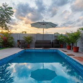 Serenity by Uberois Farmhouse, hotel sa Chitigidda