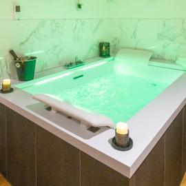 Dole में, होटल Le Carpe Diem - Détente & Bien-être - Balnéo, Sauna, CLIM, Terrasse, Parking privé