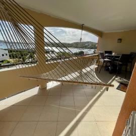 Red Hook Retreat with Stunning Ocean Views, hotel en St Thomas