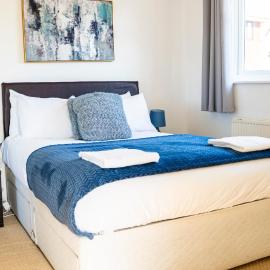 2BR Pet Friendly House near Cardiff Bay City Centre and Stadium with 2 Parking Spaces and Garden