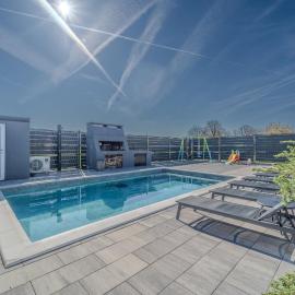 Holiday Villa Pervan, hotel in Sesvete