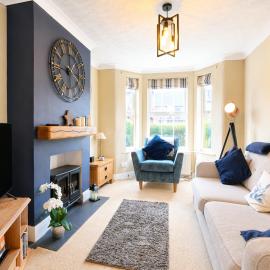 Dog-Friendly Seaside Cottage for 5 by Pakefield Beach