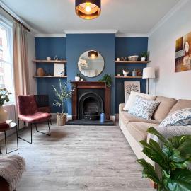 Basement Game Room & Workspace Two Spacious Bedrooms Close to Train Station, hotel a Warwick