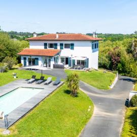 Villa Joana - piscine grand jardin 4 chambres, hotell i Arbonne