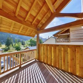 Casa-Petit Laus Brand New Duplex in Queyras for 6p、エギュイユのホテル