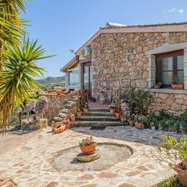 Villa Montalmutu con vista mare, Hotel in Nuragheddu