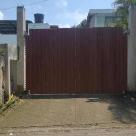 Casa de dos pisos con piscina Villeta