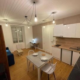 Charmant studio rénové près du centre ville, hotel en Mayenne