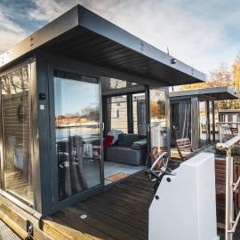 Rode Houseboat Zwartsluis