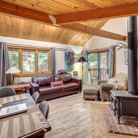 Whitefish Lake Couples Escape w/ Community Perks!, hotel a Whitefish