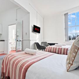 Modern Self-Contained Studio in Dudley Sleeps 2
