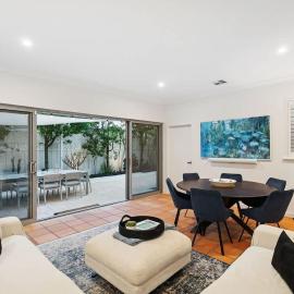North Fremantle Retreat Walk to Beach, River & Train, hotel in North Fremantle