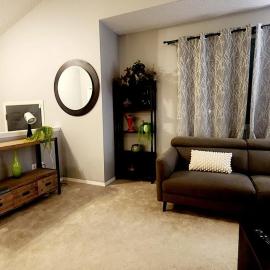 Edmonton Golden Horizon Homes 4BR 2BA Sleeps 10, hotel v destinaci Edmonton