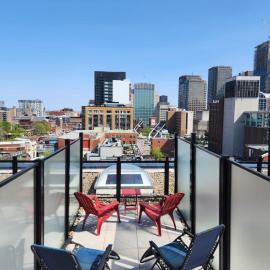 Penthouse with a great view in DT! 5 mins to metro