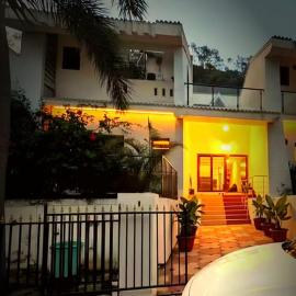 Coastique Villa 10 Min Drive to Rushikonda Beach, מלון בRushikonda