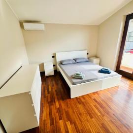 Mamisà 4 - appartamenti e camere private con bagno, hotel a Schio
