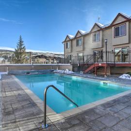 Walk to Trails & Hideaway Park! Main Street Condo