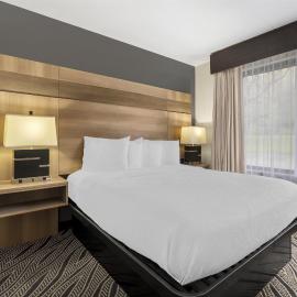 Best Western Braddock Inn、La Valeのホテル