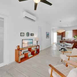 Seaside Caribbean Comfort - Between Beach and City