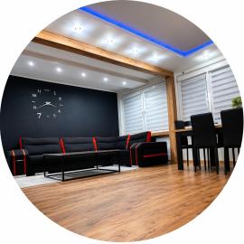 Ekskluzywny Apartament w Centrum z Klimatyzacją i Balkonem, hotel in Lubin
