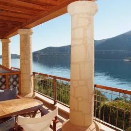 Secret Arcadia Bay - Maisonette Breathtaking sea & mountain view-Just on the beach, hotel en Áyios Andréas Arkadias