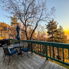 Alpine Lookout Cabin - 2 Balconies & Private Suite