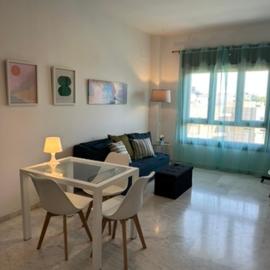 Apartamento Lux Sevilla con Garaje Privado y Piscina, hotel i Bormujos
