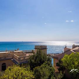 Beach 1Min | Sea View| 2BR| A/C| by Tilo: Cenova'da bir otel