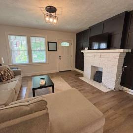 Housepitality- The 614 Peaceful Escape - Old Town, hotel in Columbus