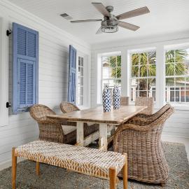 Beach Bungalow Upper Unit Steps To Shore, hotel in Isle of Palms