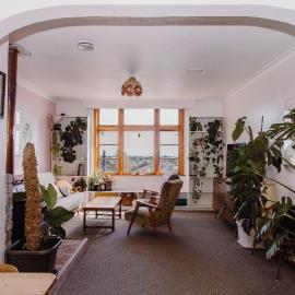 1920s Character Home with Coastal Views & Bush, hotel in Greymouth