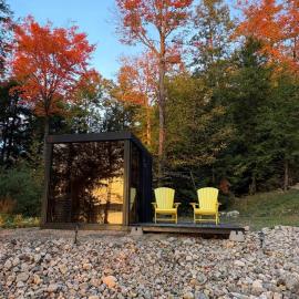 Waterfront Algonquin Retreat,Hot Tub & Sauna, hotel in Barrys Bay