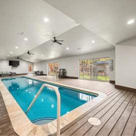 Rare Indoor Pool, Game Room & Courts, 5 Blocks to Snow Summit