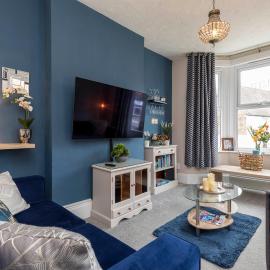 Lion House | Central Horsham | Free Parking |, hotel in Horsham