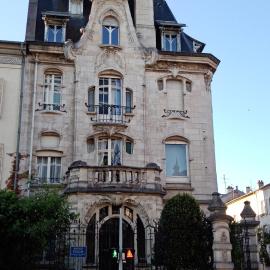 Le 41, B&B chambre et salle de bains privatives dans un hôtel particulier Art nouveau - Nancy Gare, Hotel in Nancy
