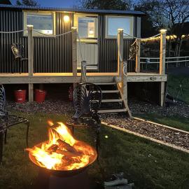 Spinney Wood Glamping, Oak Hut