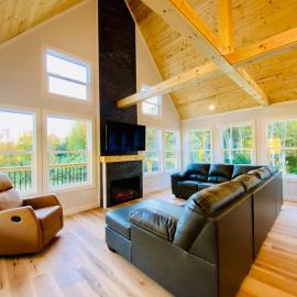 Glencoe - Modern RRG Cabin - Hot Tub - 3 King Beds - Located Just 3 Minutes From the Gorge Underground