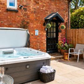Juliet Cottage HOT TUB Sleeps 3 Singles or Double