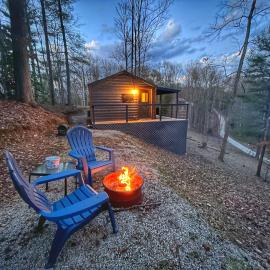 Hikers Midnight - Quiet RRG Cabin - WiFi -Perfect Location - ECO Friendly, hotel en Campton