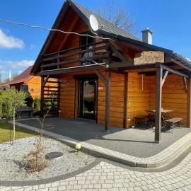 Comfortable holiday cottages right by the lake, hotel a Lubrza