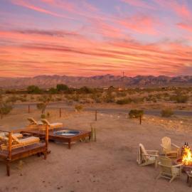 Leaning Joshua 3BR Desert Retreat - Hot Tub, Fire Pit, Stargazing Deck, Cowboy Pool