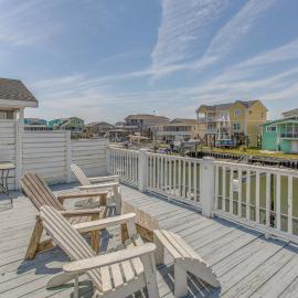 Steps to Shore! Canal-Front Escape in Holden Beach, hotel v destinaci Holden Beach