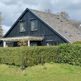Ruime Vakantiewoning - Hoeve Niets meer - met eigen privé terras en tuin, hotel in Balkbrug