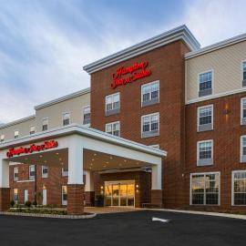 Hampton Inn & Suites Bridgewater, NJ, хотел в Бриджуотър