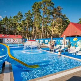 Two-story holiday home right on the beach, pool